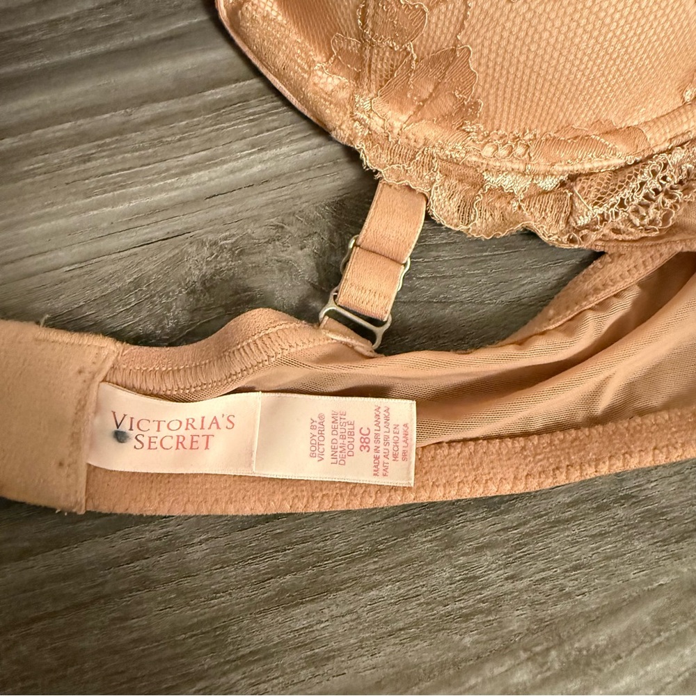 Victoria’s Secret bra - Picture 3 of 3